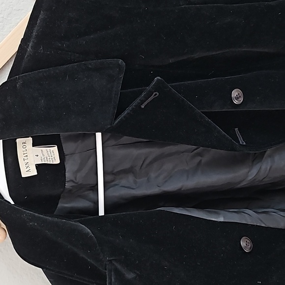 VINTAGE Ann Taylor Black VELVET Blazer - Picture 3 of 3